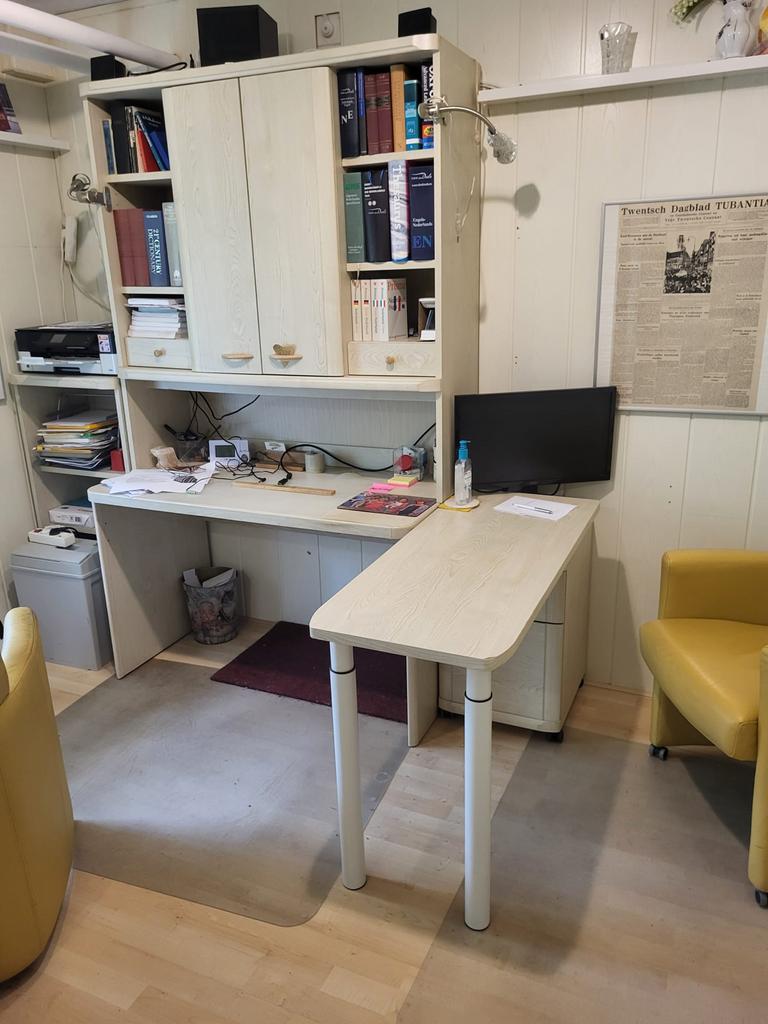 Uitklapbaar bureau met kasten en veel opbergruimte, Ophalen, Opbergruimte, Gebruikt, Hout