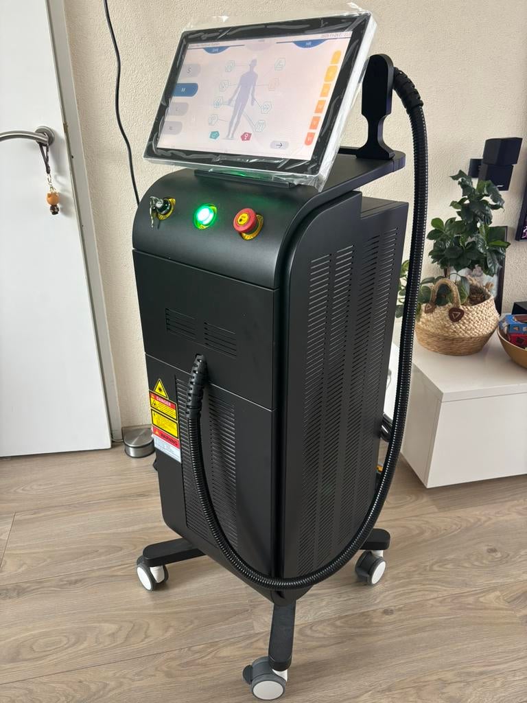 Diode laser titanium (Soprano ice) quattro 3 golflengtes, Witgoed en Apparatuur, Persoonlijke-verzorgingsapparatuur, Ophalen, Zo goed als nieuw