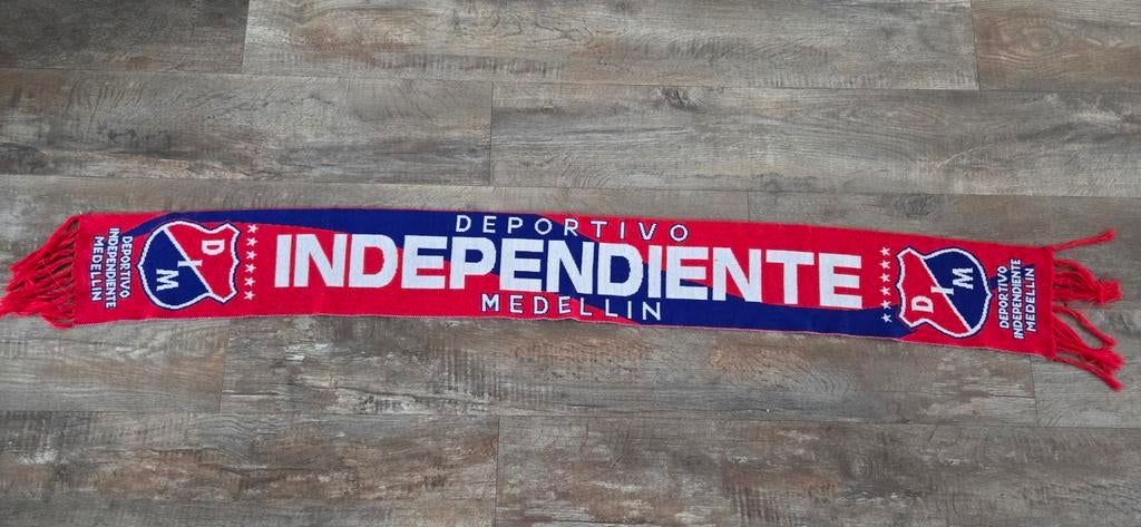 Sjaal Independiente Medellin, Ophalen of Verzenden, Zo goed als nieuw, Buitenlandse clubs, Vaantje of Sjaal