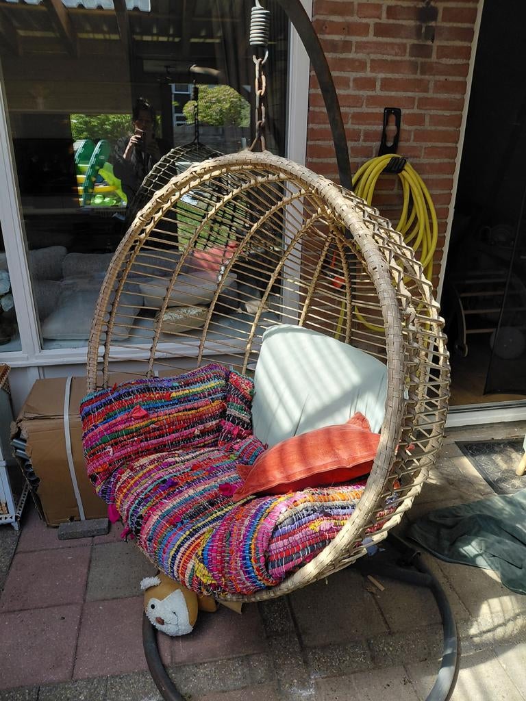 Comfortabele hangstoel van rotan met standaard, Huis en Inrichting, Stoelen, Ophalen, Gebruikt, Overige kleuren, Bohemian, Modern