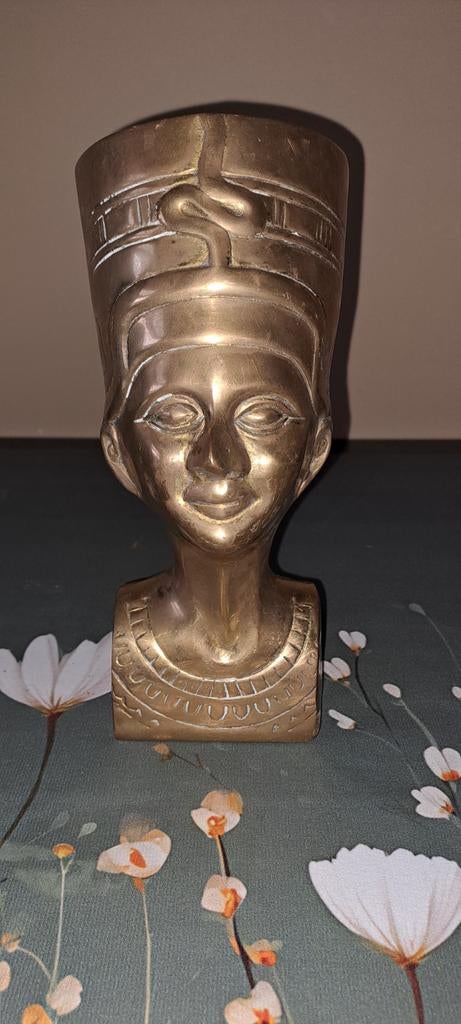 Grote buste van Nefertiti. Farao. Geheel van koper., Ophalen of Verzenden