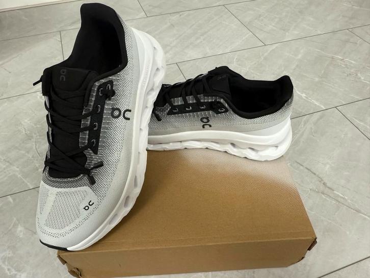 On Cloud hardloopschoenen maat 42, Kleding | Dames, Schoenen, Nieuw, Sportschoenen, Wit, Ophalen of Verzenden