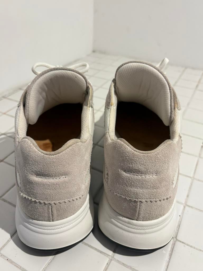 Durea Schoenen 42 K Wit/ Beige Suède, Kleding | Dames, Schoenen, Wit, Ophalen of Verzenden, Sneakers of Gympen, Zo goed als nieuw