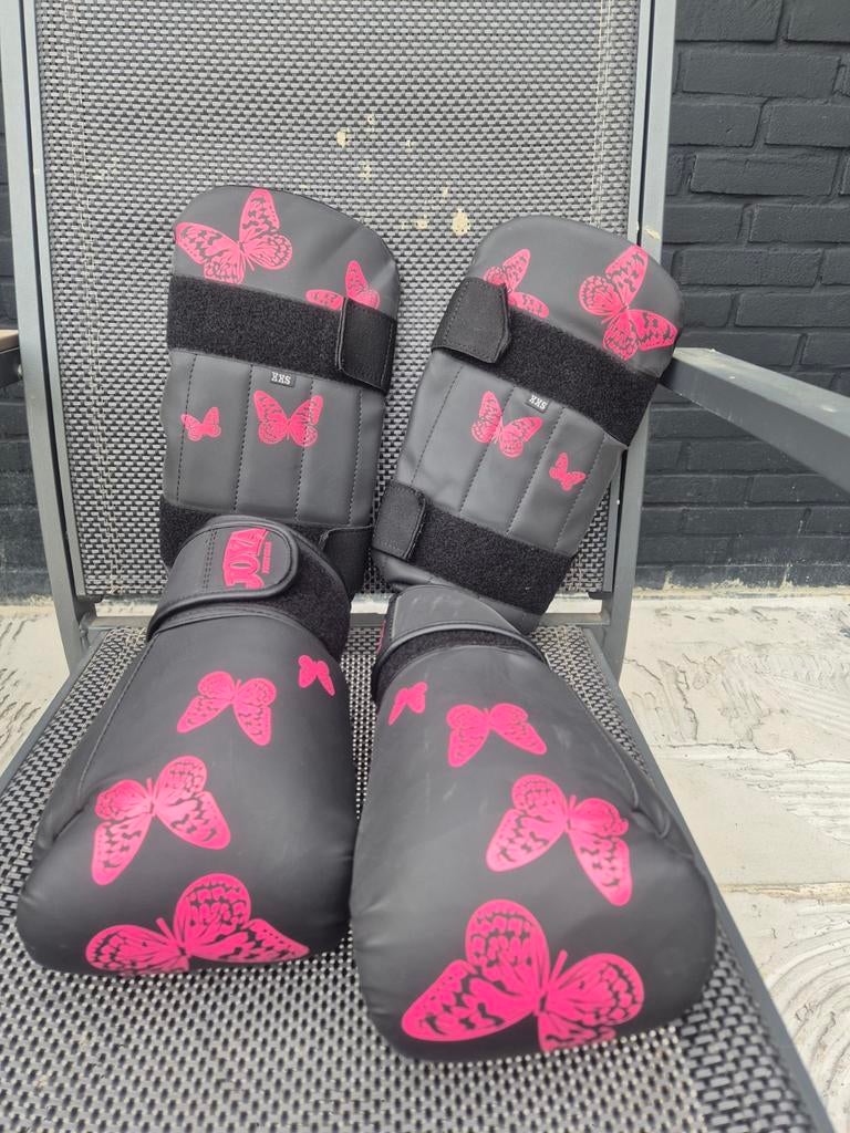 Joya bokshandschoenen, Ophalen