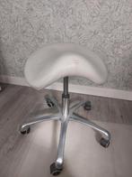 Witte verstelbare zadelkruk op wieltjes, Ophalen of Verzenden, Gebruikt, Kunststof