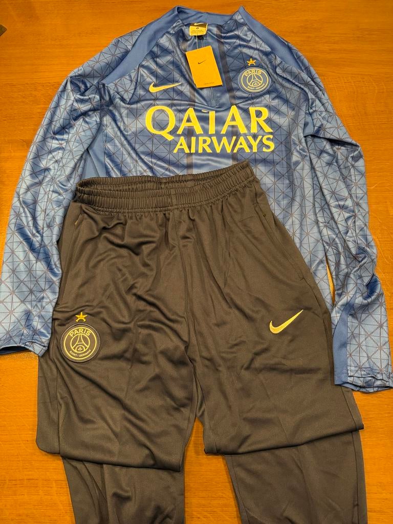 PSG Trainingspak Maat L - Nieuw met labels, Maat 52/54 (L), Blauw, Nieuw, Ophalen of Verzenden