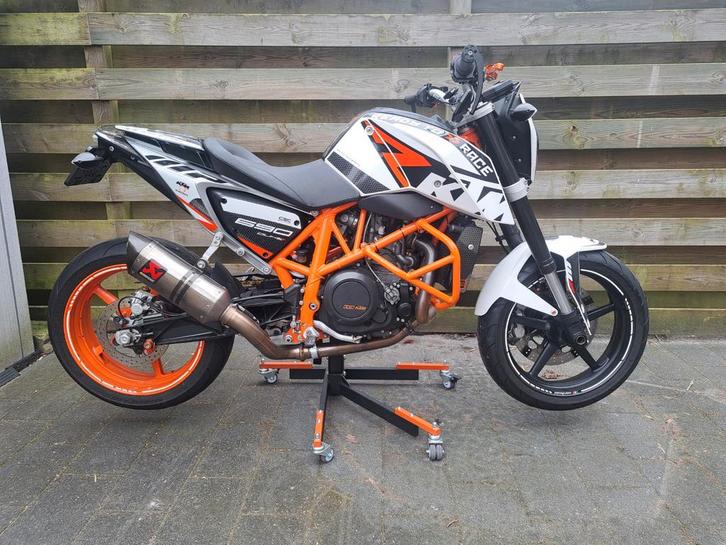 KTM Duke 690 Akrapovic, Motoren, Motoren | KTM, Particulier, Naked bike, 12 t/m 35 kW, 1 cilinder, Minimaal motorrijbewijs A1