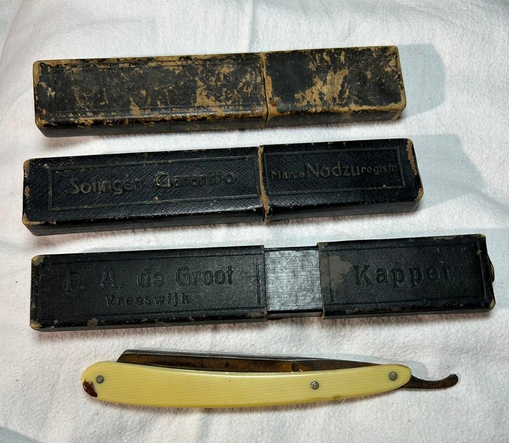 3 x antiek doosje kapper scheermes met 1 x scheermes, Antiek en Kunst, Ophalen of Verzenden