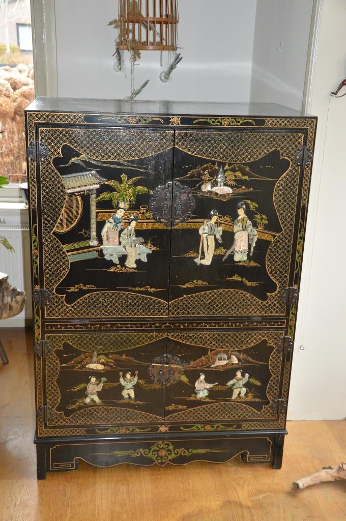 Oude Oosterse kast/ Chinese kast met voorstellingen 4 deuren, Ophalen