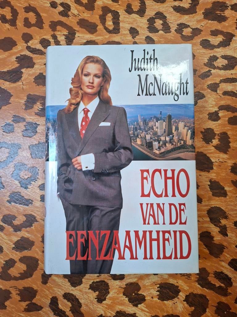 Echo van de Eenzaamheid - Judith McNaught (Roman), Boeken, Ophalen of Verzenden, Gelezen, Judith McNaught, Nederland