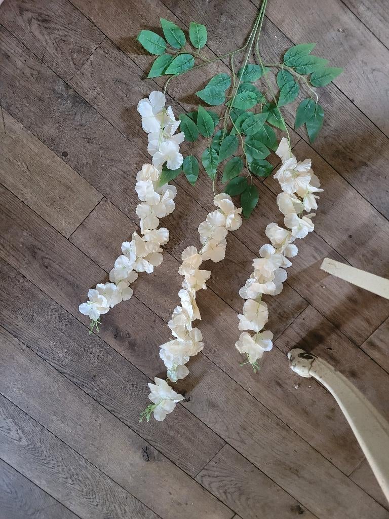 Kunst Wisteria cremig per tak 3 bloemen p/tak 3.50, Belle Vieille Brocante, Nieuw, Ophalen of Verzenden, Jolandamonsieurs@gmail.com