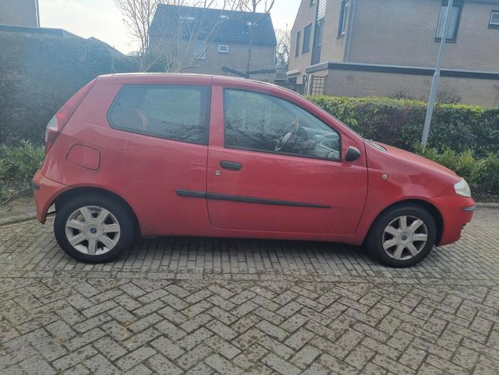Fiat Punto 2005 Rood, Auto's, Opel, Particulier, Diesel, Hatchback, Handgeschakeld, Geïmporteerd, Rood, Overige kleuren, Stof
