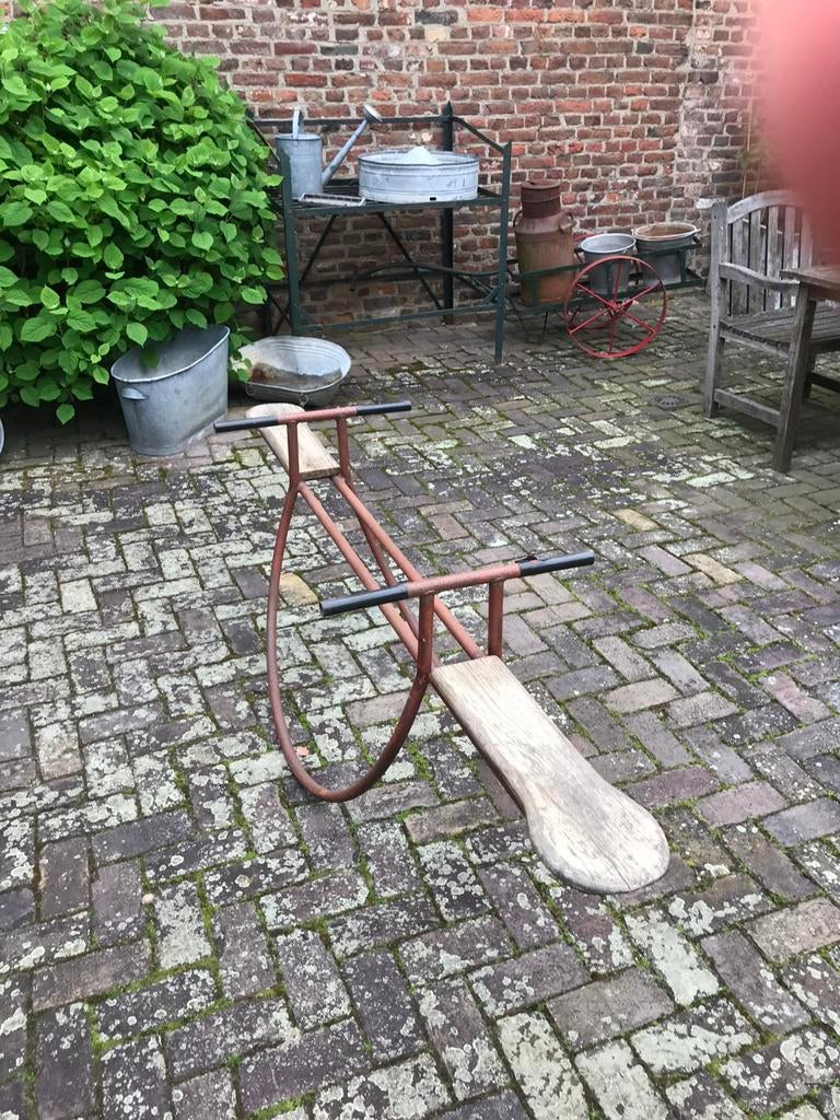 Antieke schoolplaats wip, Ophalen