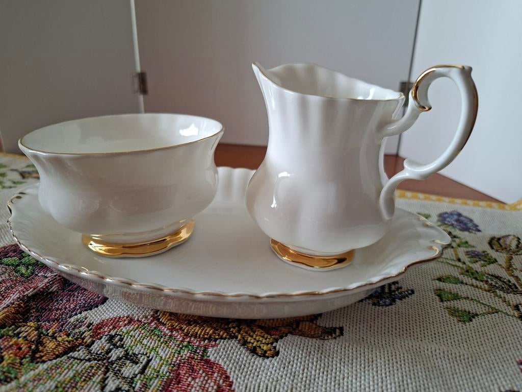 Royal Albert Val D'or 3 delig roomstel, Ophalen of Verzenden