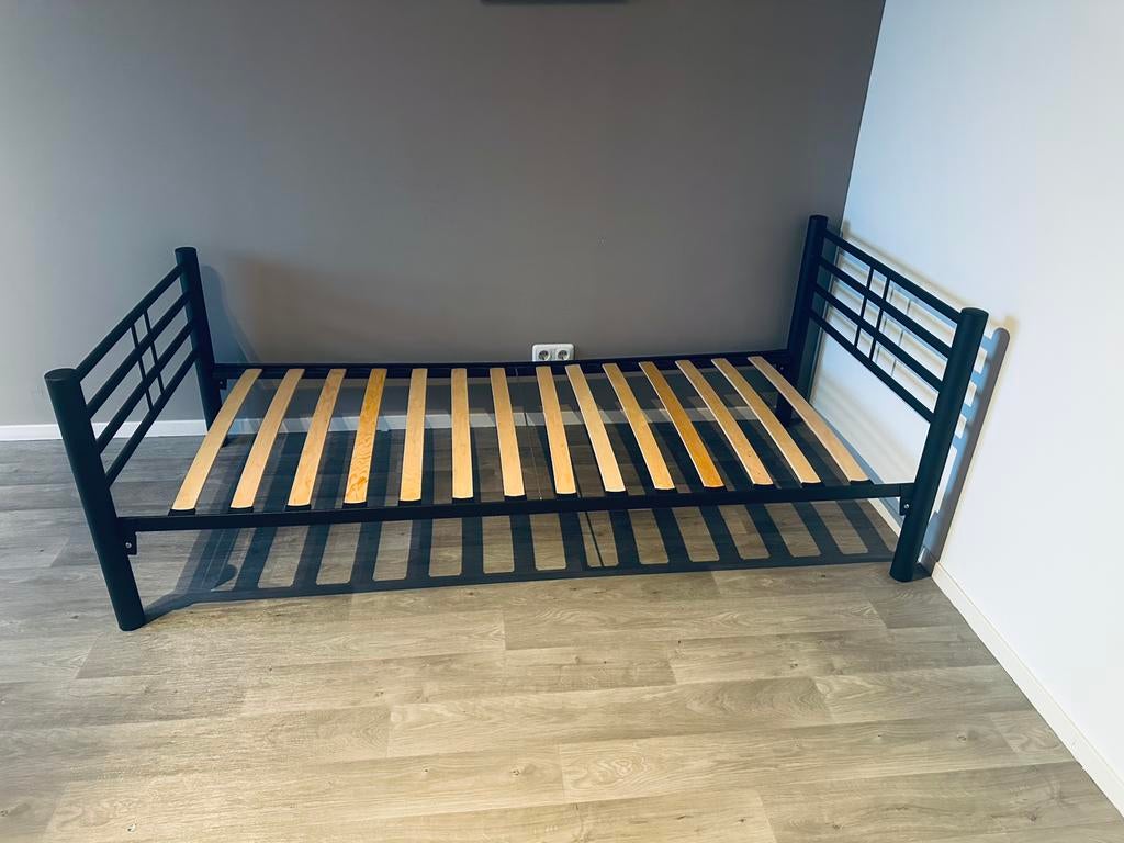 Industriële bed 90x200, Huis en Inrichting, Slaapkamer | Bedden, Ophalen, 90 cm, Eenpersoons, Zwart