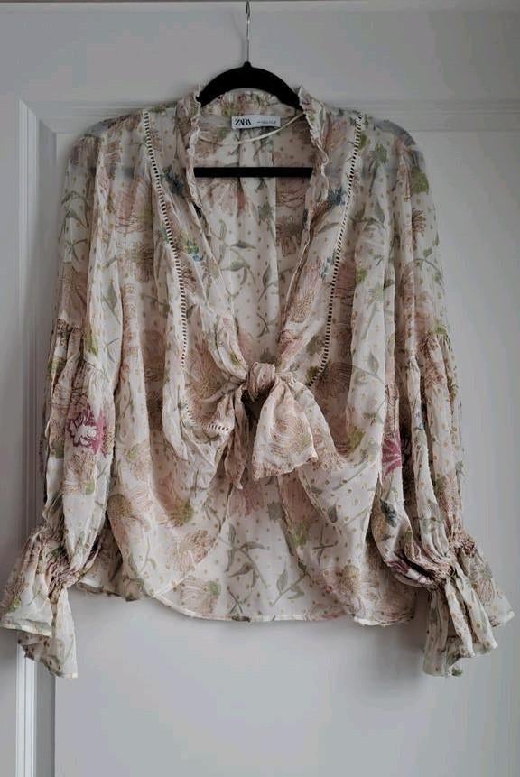 Zara Damesblouse Maat L met Geborduurde Bloemen, Kleding | Dames, Blouses en Tunieken, Zo goed als nieuw, Maat 42/44 (L), Wit