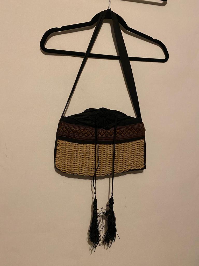 Handgeweven schoudertas – boho stijl, Sieraden, Tassen en Uiterlijk, Tassen | Damestassen, Ophalen of Verzenden, Zo goed als nieuw
