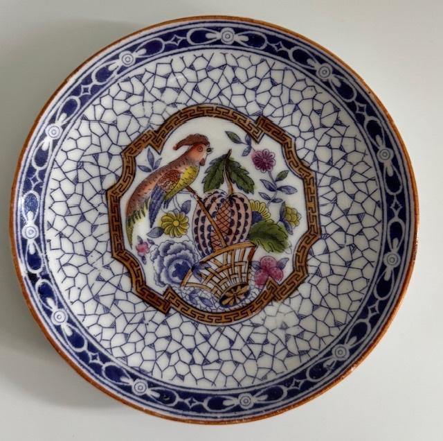 Antieke schotel Paradijsvogel - Louis Regout Maastricht 1900, Antiek en Kunst, Antiek | Porselein, Ophalen of Verzenden