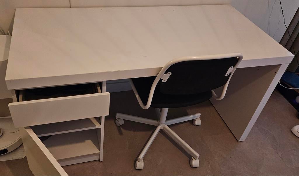 Ikea Malm Bureau Wit - Goede Staat, Huis en Inrichting, Bureaus, Ophalen, Met lades, Spaanplaat of MDF, Zo goed als nieuw