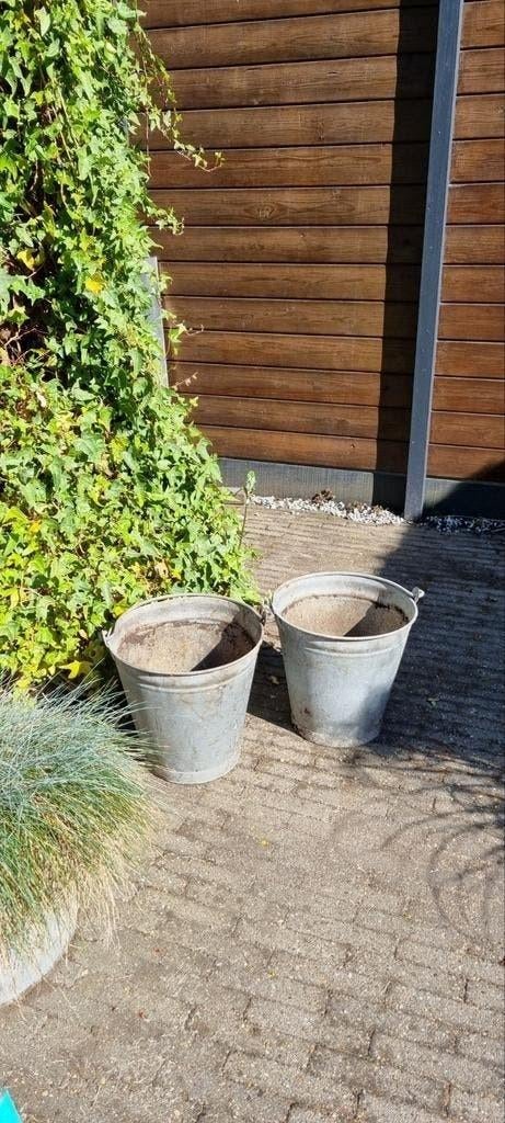 2 Grote !! Oude Zinken Emmers met Hengsel zink emmer brocant, Tuin en Terras, Bloembakken en Plantenbakken, Gebruikt, Overige materialen