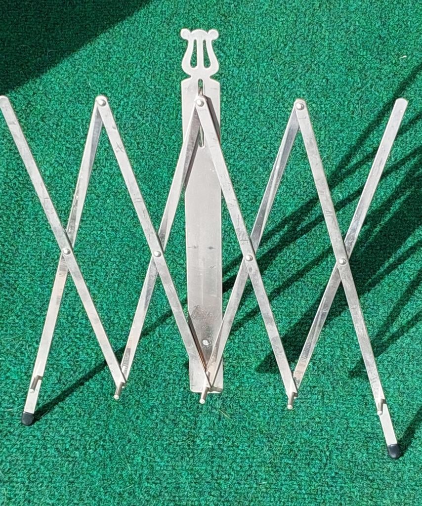 Opvouwbare muziekstandaard met lier decoratie, Ophalen of Verzenden, Gebruikt, Muziekstandaard, Overige instrumenten