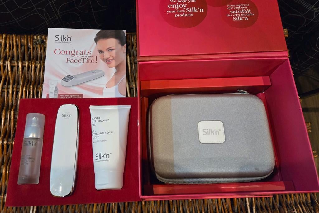 Silk'n Facetite Anti-Aging Apparaat met Hyaluron Gel, Sieraden, Tassen en Uiterlijk, Uiterlijk | Gezichtsverzorging, Zo goed als nieuw