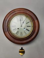 # Antieke Schoolklok / Pubklok met Slinger, Ophalen