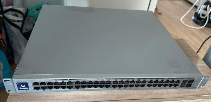 Ubiquiti UniFi USW Pro 48-poorts PoE Switch, Computers en Software, Netwerk switches, Zo goed als nieuw, Ophalen of Verzenden