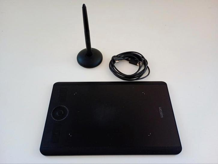 Wacom Intuos Pro tekentablet PTH-400 voor Photoshop, Computers en Software, Tekentablets, Gebruikt, Bedraad, Ophalen of Verzenden