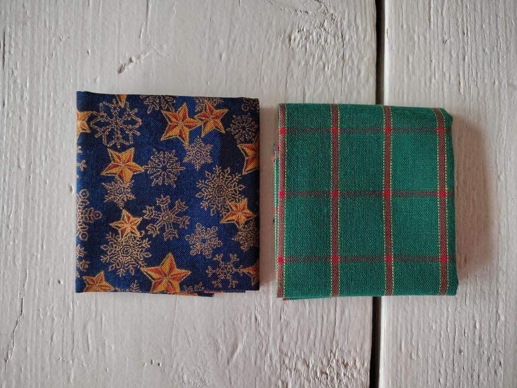 Twee lieve kerststofjes - ster, ruit - quiltstof, Hobby en Vrije tijd, Stoffen en Lappen, Overige kleuren, Nieuw, Ophalen of Verzenden