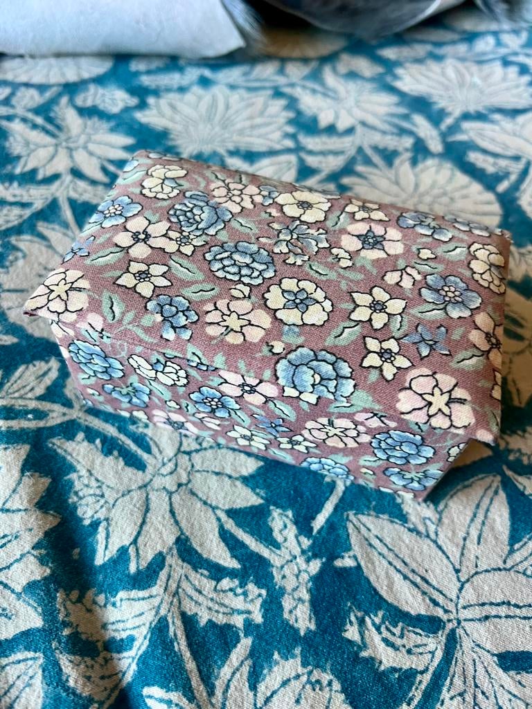 Vintage antiek Frans stoffen doosje sieradendoosje kistje, Ophalen of Verzenden