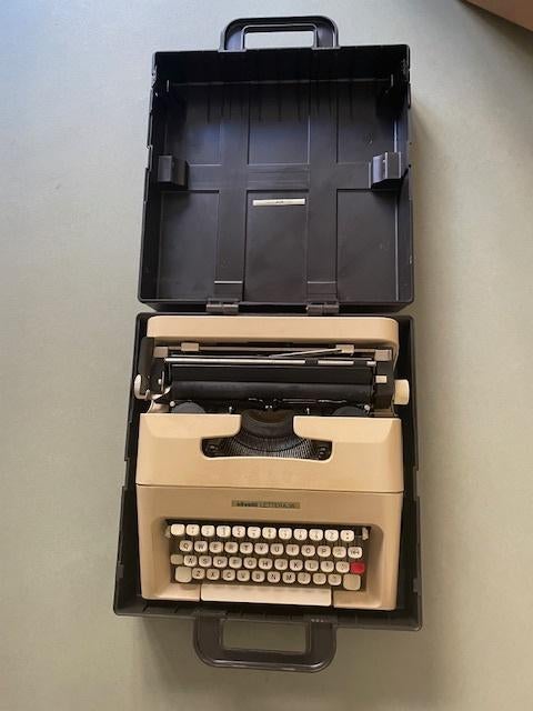Vintage typemachine OLIVETTI LETTERA 35, Diversen, Typemachines, Ophalen, Gebruikt