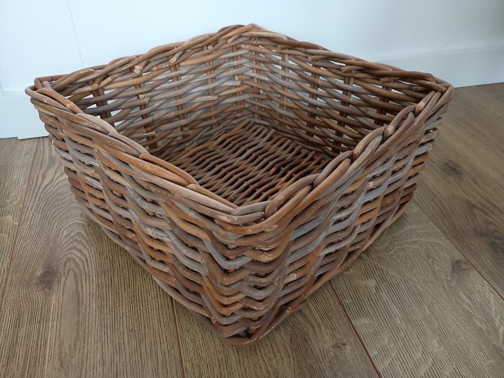 Rotan rieten mand vierkant, Ophalen, Mand, Vierkant, Zo goed als nieuw