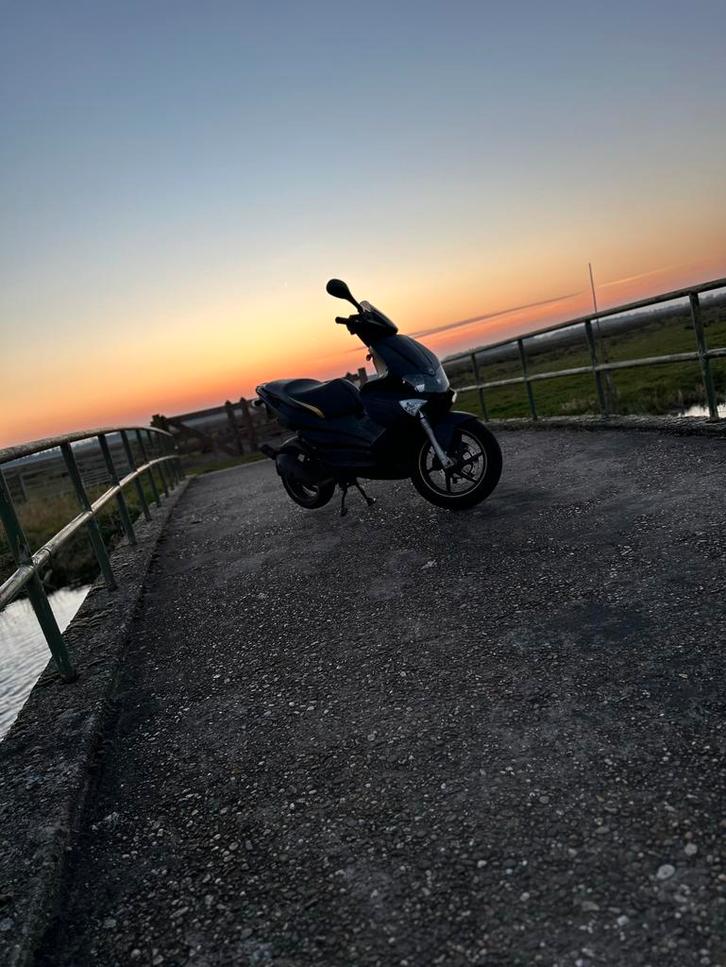 Gilera runner rst 2017, Fietsen en Brommers, Scooters | Piaggio, Zo goed als nieuw, Overige modellen, Maximaal 45 km/u, Benzine