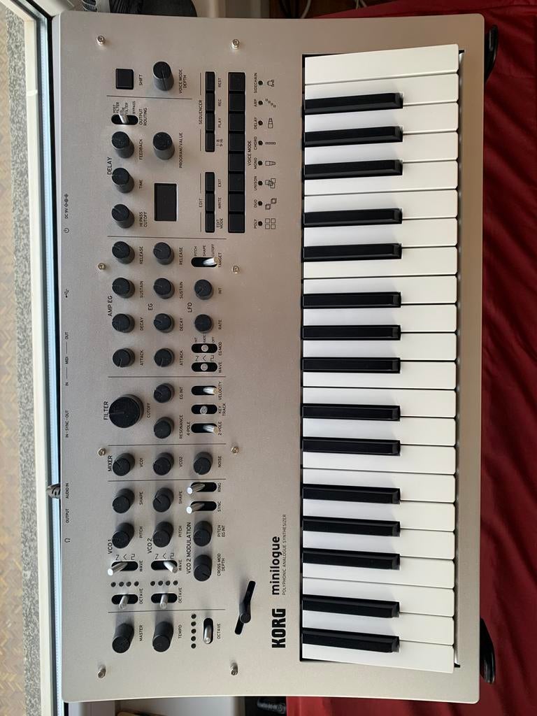 Korg Minilogue + Korg Case + Desksaver. Good Condition, Ophalen, Zo goed als nieuw, Overige aantallen, Korg