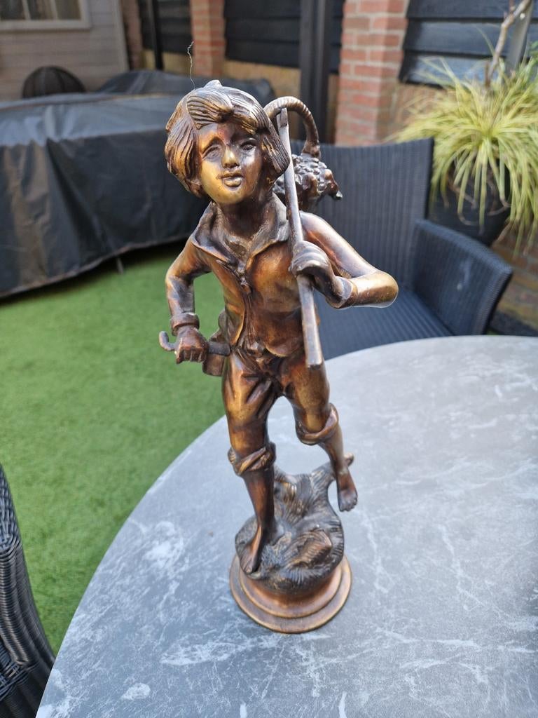bronzen beeld 39 cm jonge druivenplukker, Ophalen of Verzenden