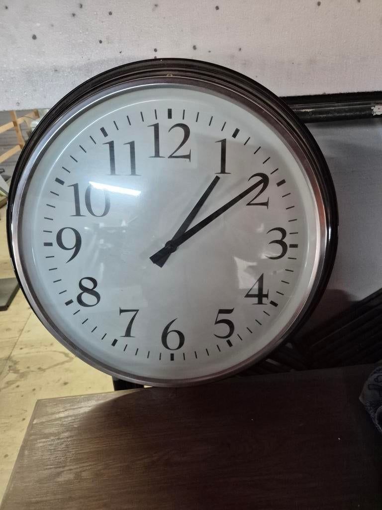 Grote wandklok op batterij, ongeveer 60 cm, Huis en Inrichting, Woonaccessoires | Klokken, Ophalen