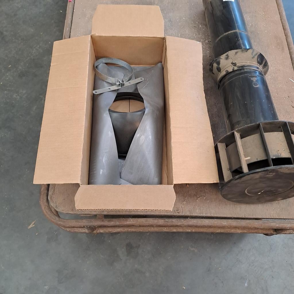 Ubbink dakdoorvoer met loodslab, Doe-het-zelf en Verbouw, Dakpannen en Dakbedekking, Ophalen, Kunststof, Zwart, Overige typen