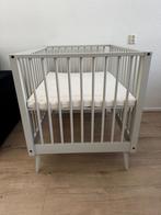 Stijlvolle grijze babybox met verstelbare bodem, Kinderen en Baby's, Boxen, Ophalen, Zo goed als nieuw, Vierkant, In hoogte verstelbaar