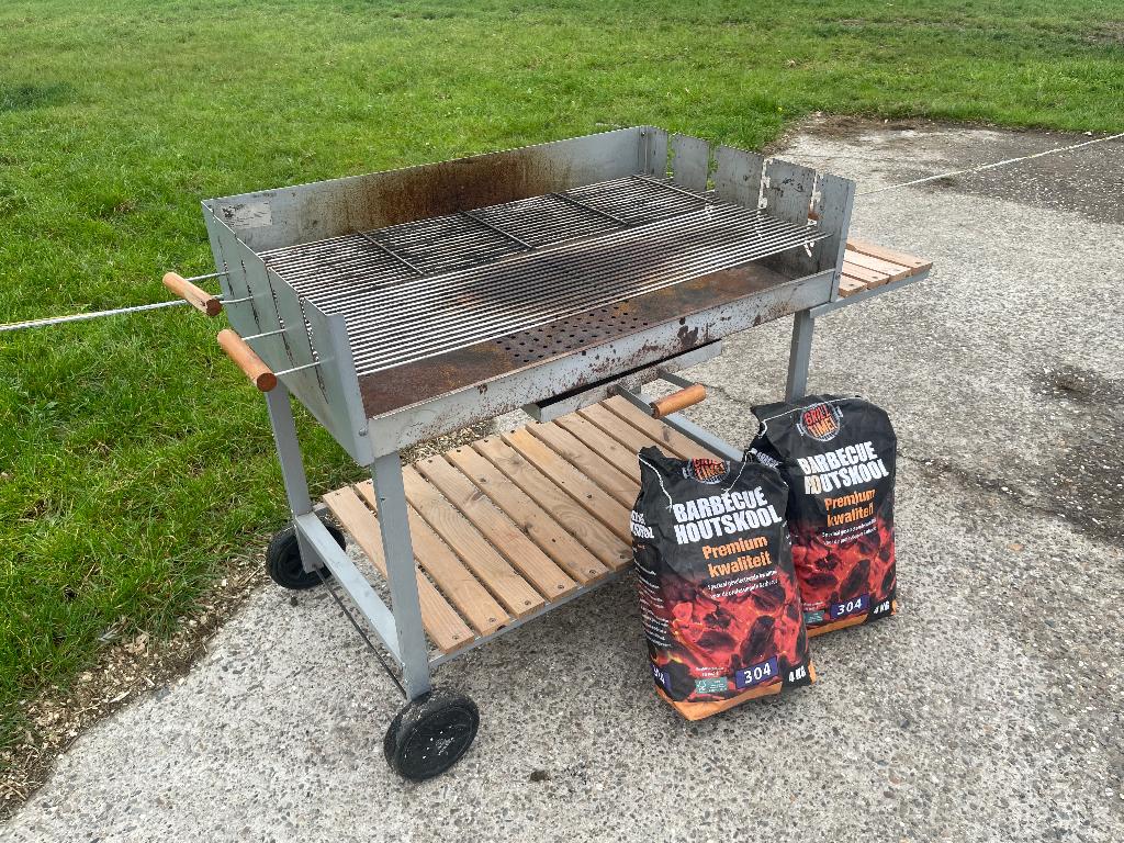 Barbecue houtskool, Ophalen, Gebruikt, Met accessoires