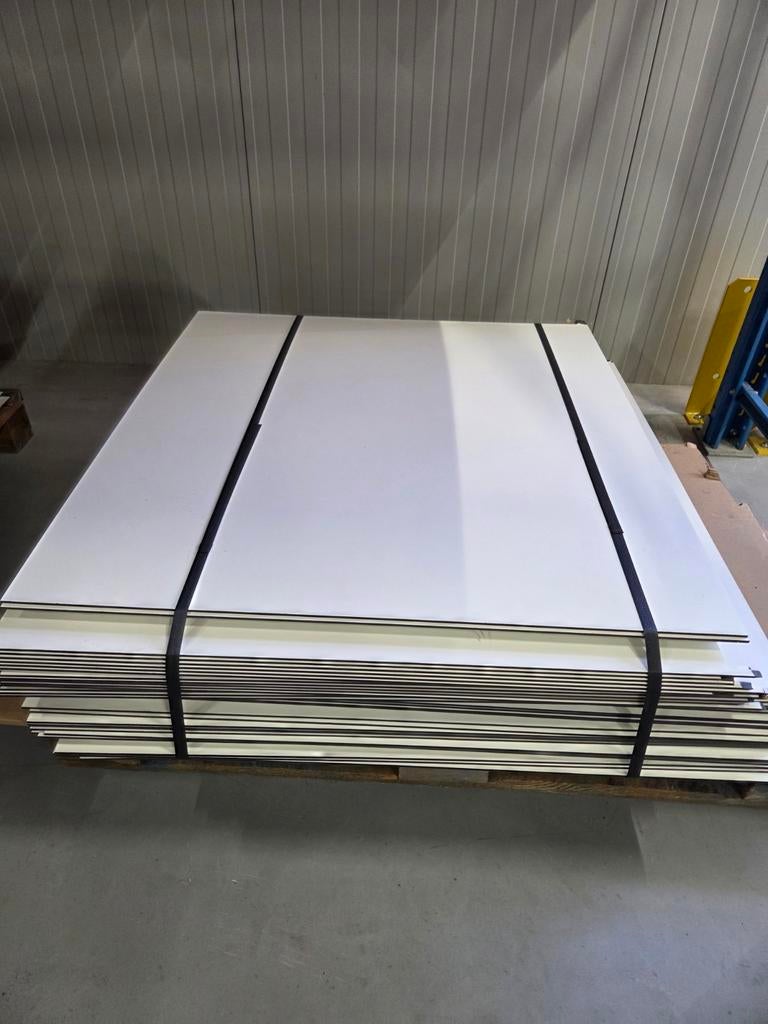 Reststukken hpl 4mm dik in RAL 9010, Ophalen of Verzenden, Nieuw, HPL, Minder dan 20 mm