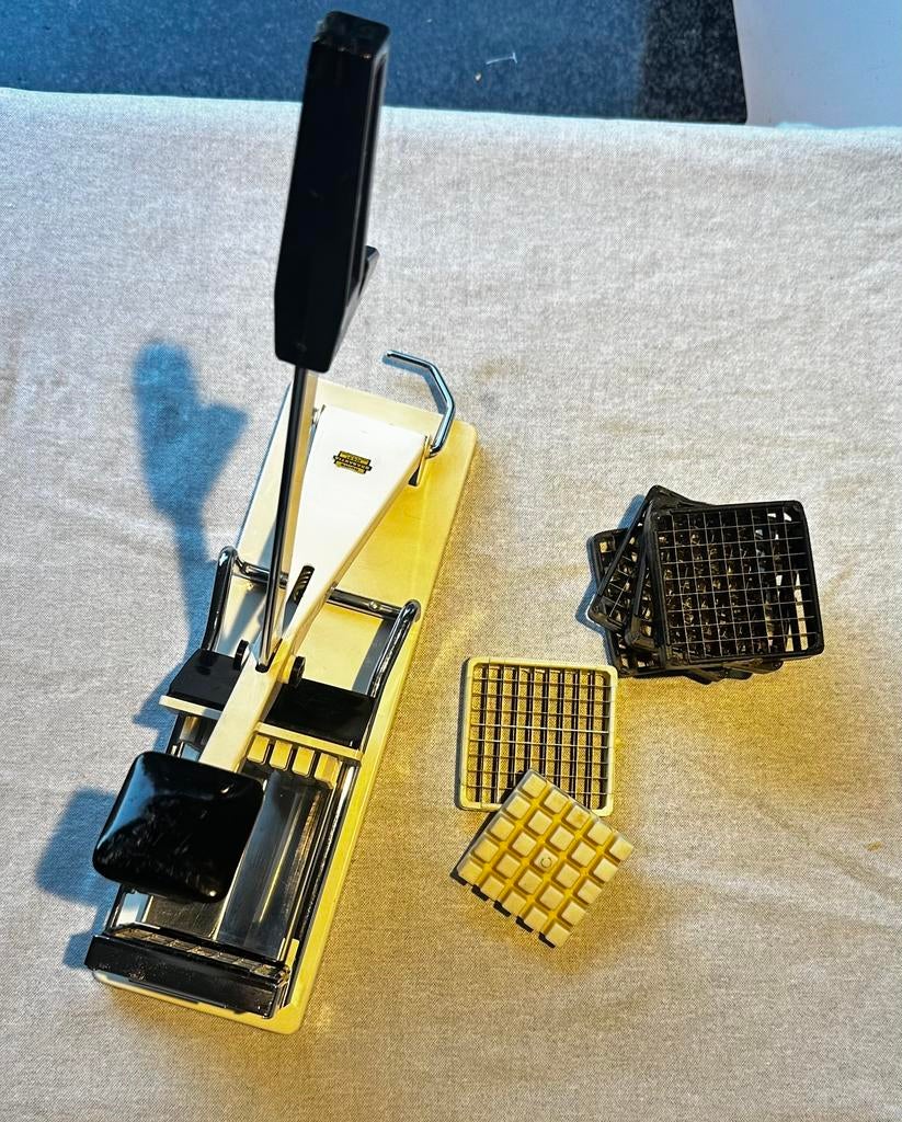 Vintage Brabantia frietsnijder – Made in Holland – jaren 60, Huis en Inrichting, Keuken | Keukenbenodigdheden, Ophalen of Verzenden