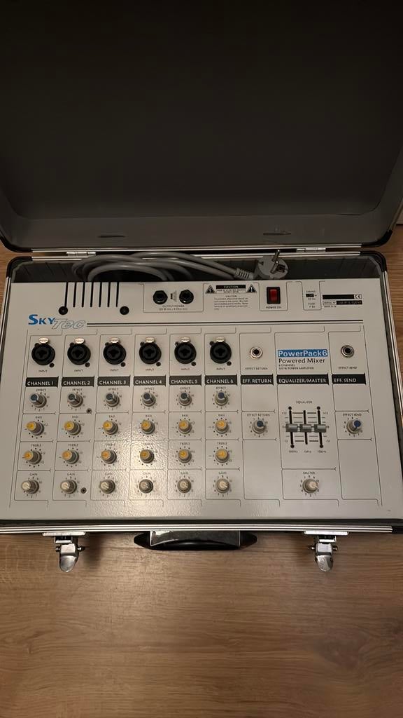 Sky Tech Powered Mixer, Muziek en Instrumenten, Mengpanelen, Ophalen, Gebruikt, 5 tot 10 kanalen, Microfooningang