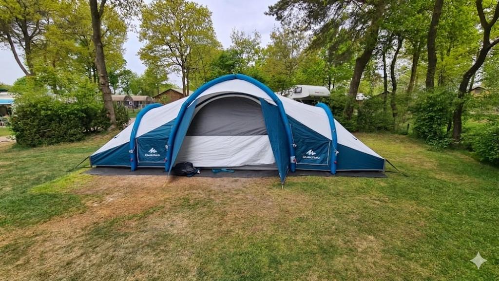 Quechua Opblaasbare Tent - 8 Personen, Caravans en Kamperen, Tenten, Ophalen, Gebruikt, Meer dan 6