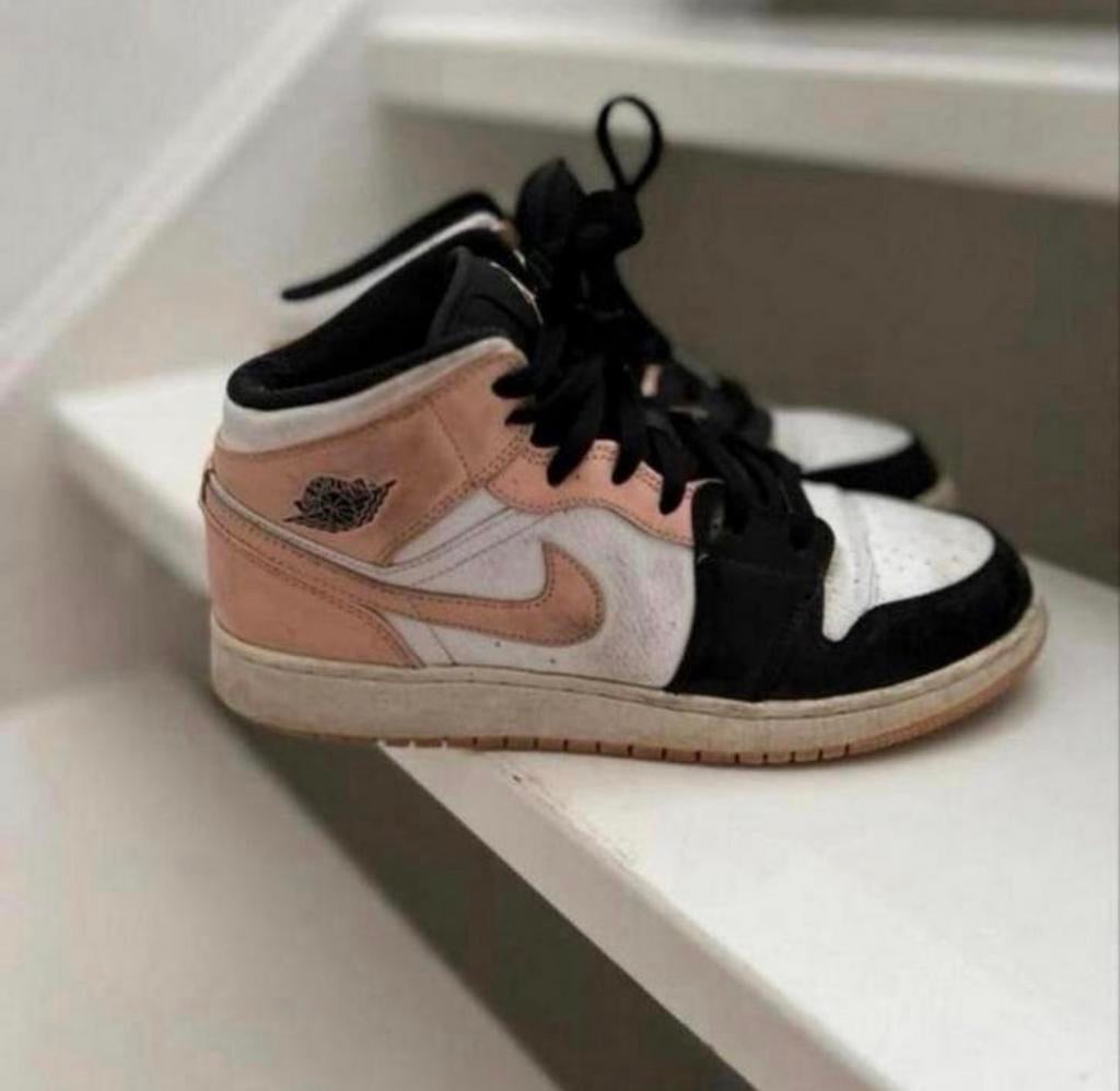 Nike Air Jordan Mid White Arctic Orange Black, Kleding | Dames, Schoenen, Ophalen of Verzenden, Sneakers of Gympen, Roze, Gedragen