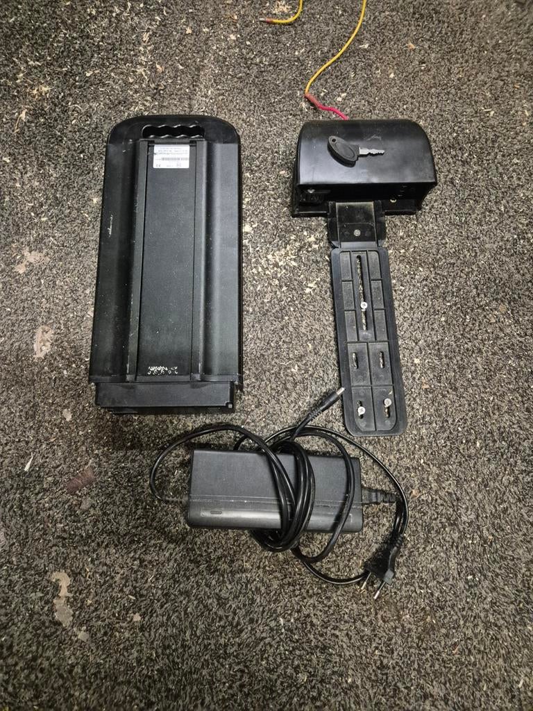 Hollandia bakfiets accu+ slede+oplader, Fietsen en Brommers, Ophalen of Verzenden, Gebruikt