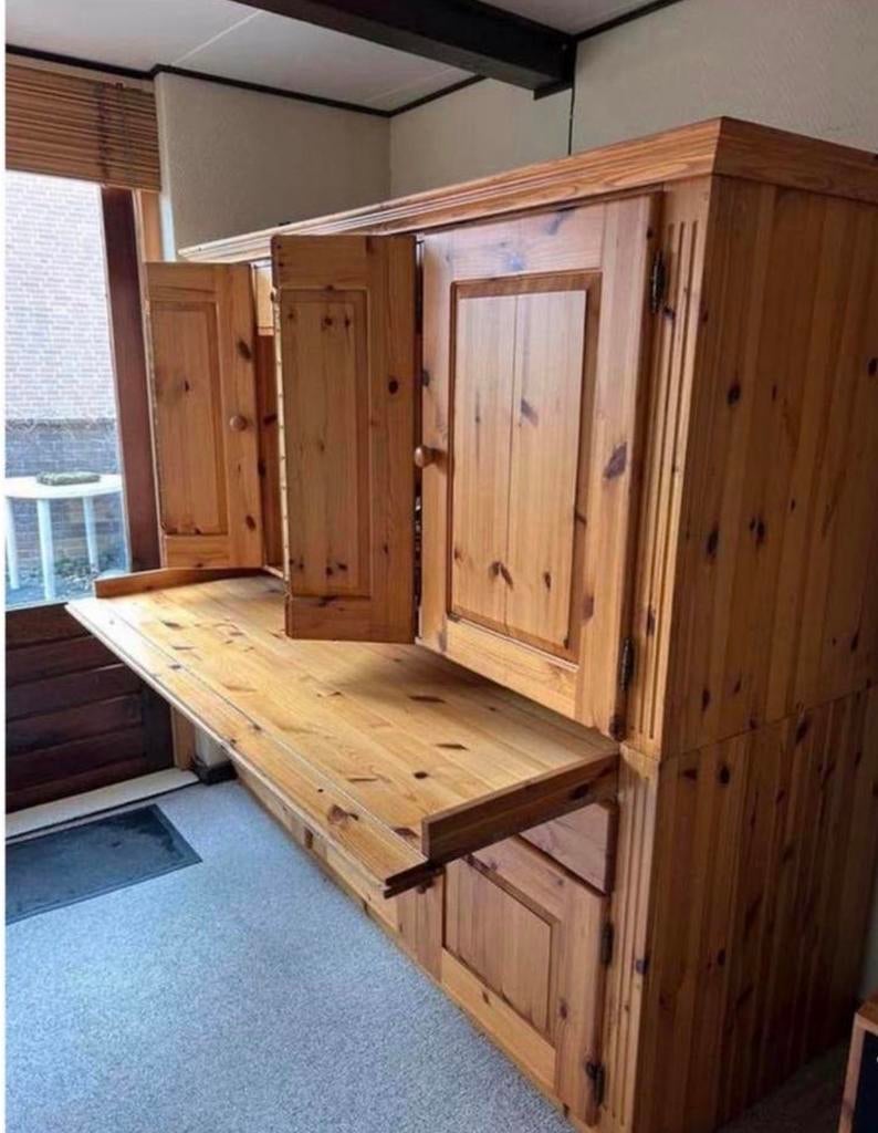 Massief grenen kast met uitschuifbaar bureau., Huis en Inrichting, Ophalen, Gebruikt