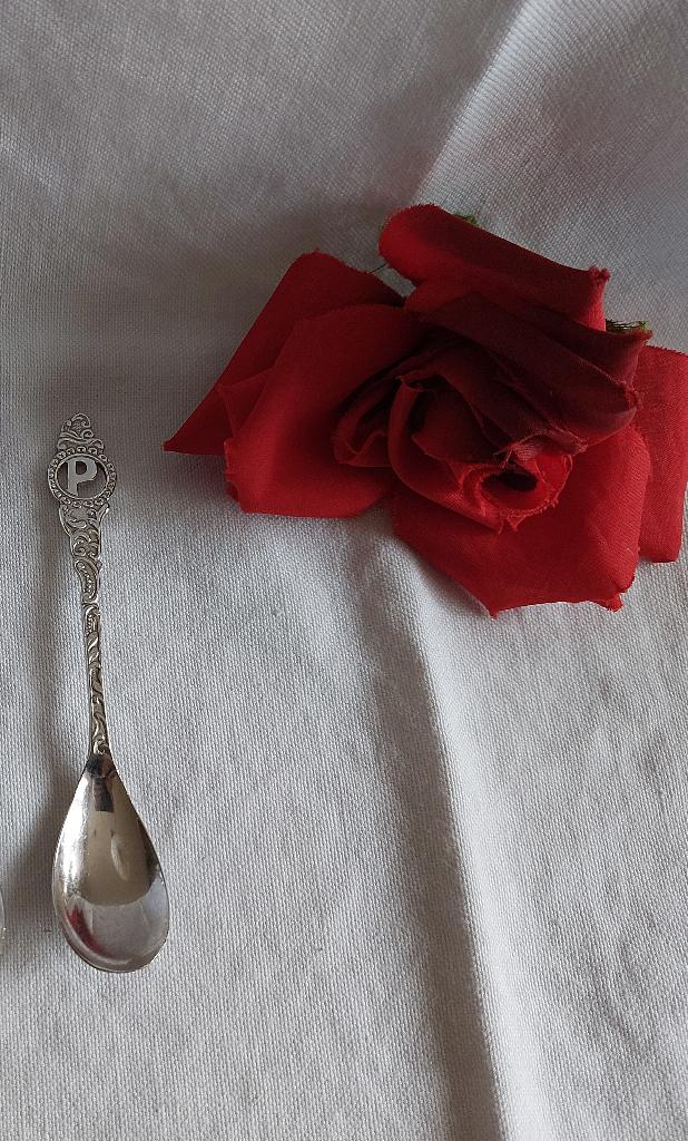 Zilverstad verzilverd lepeltje letter P, Verzenden