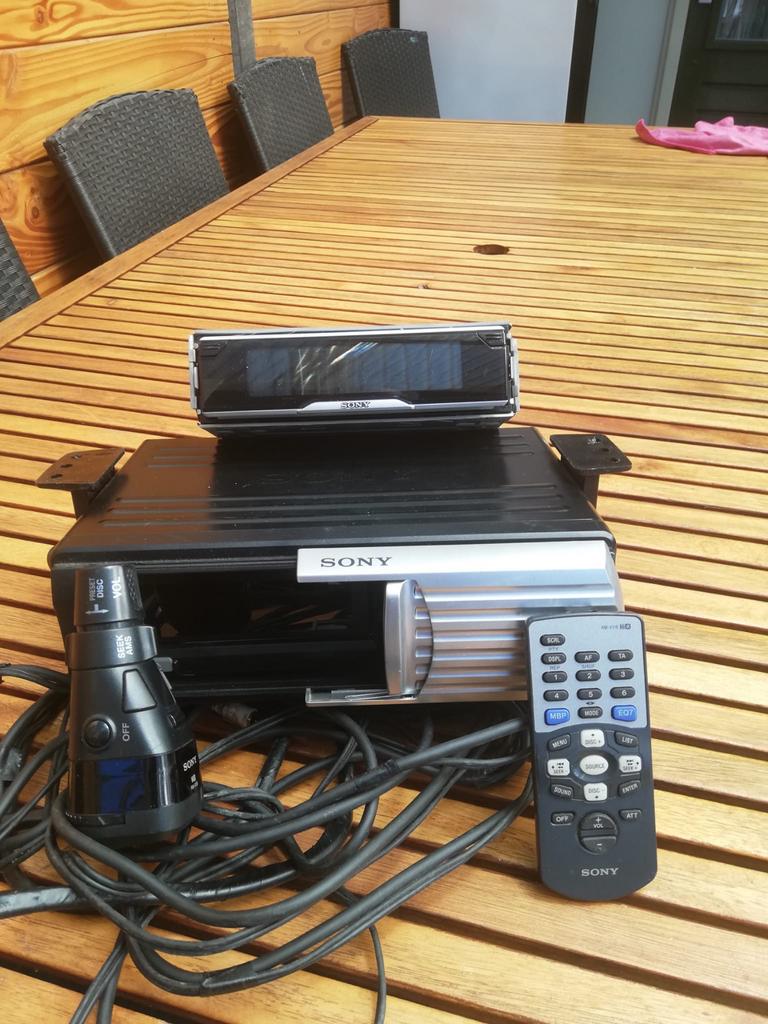 Sony CD Wisselaar met afstandsbediening en bedieningsunit, Ophalen, Gebruikt, Sony, Wisselaar