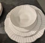 GEZOCHT: 2x 16-delige Action Arista serviesset, Ophalen, Gebruikt, Keramiek, Effen